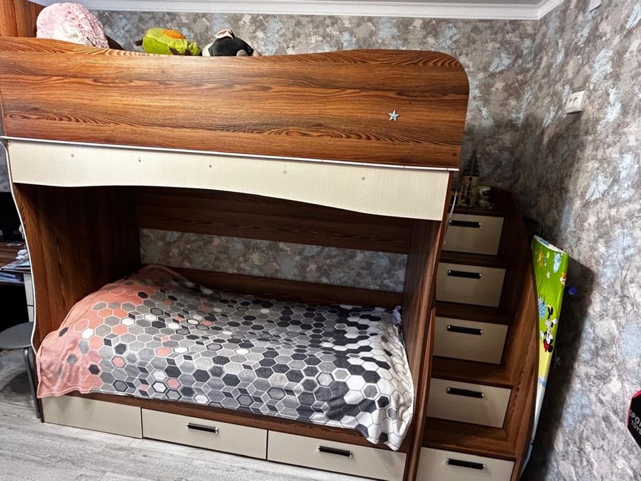 Двухъярусная кровать