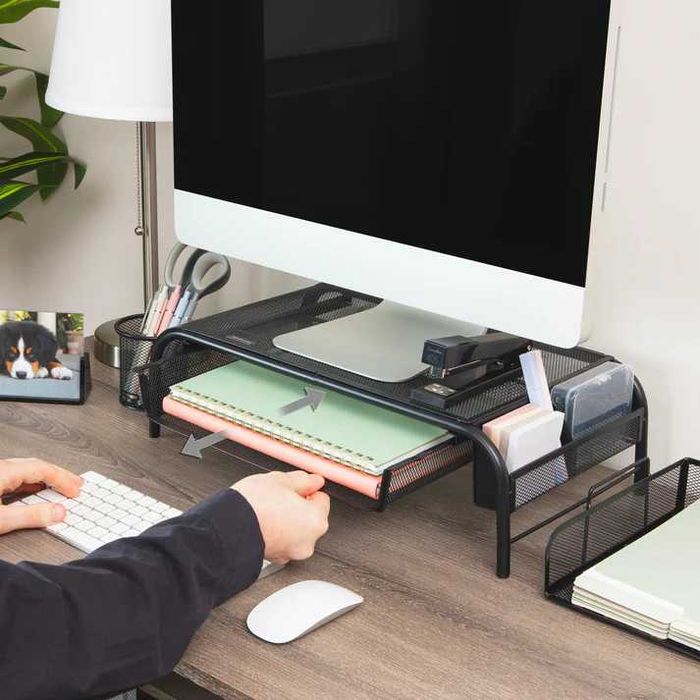 Stand monitor plasa metalica cu sertar si rafturi laterale ergonomic