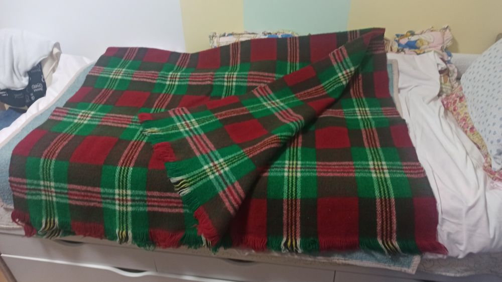 Продавам 2бр.одеала от 100%чиста вълна