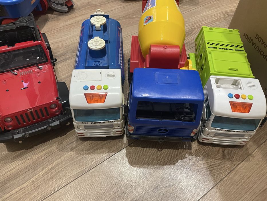 Продам большие машинки по 1000 тенге за каждую