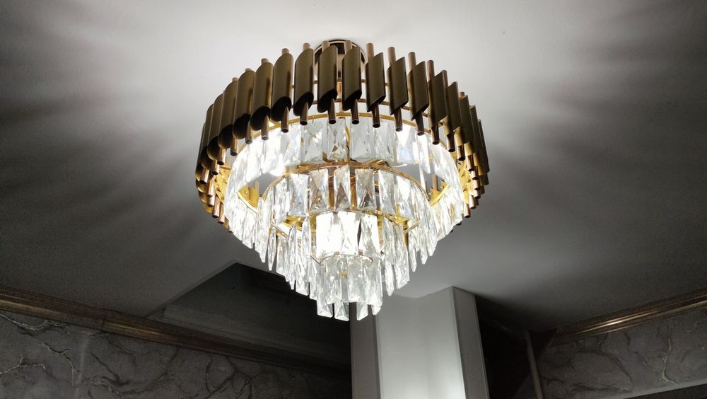 Люстра золотистая