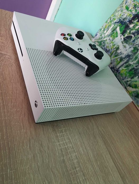 Xbox One S + Fortnite Battle Royale Launch Edition All, бял, с 4K UHD