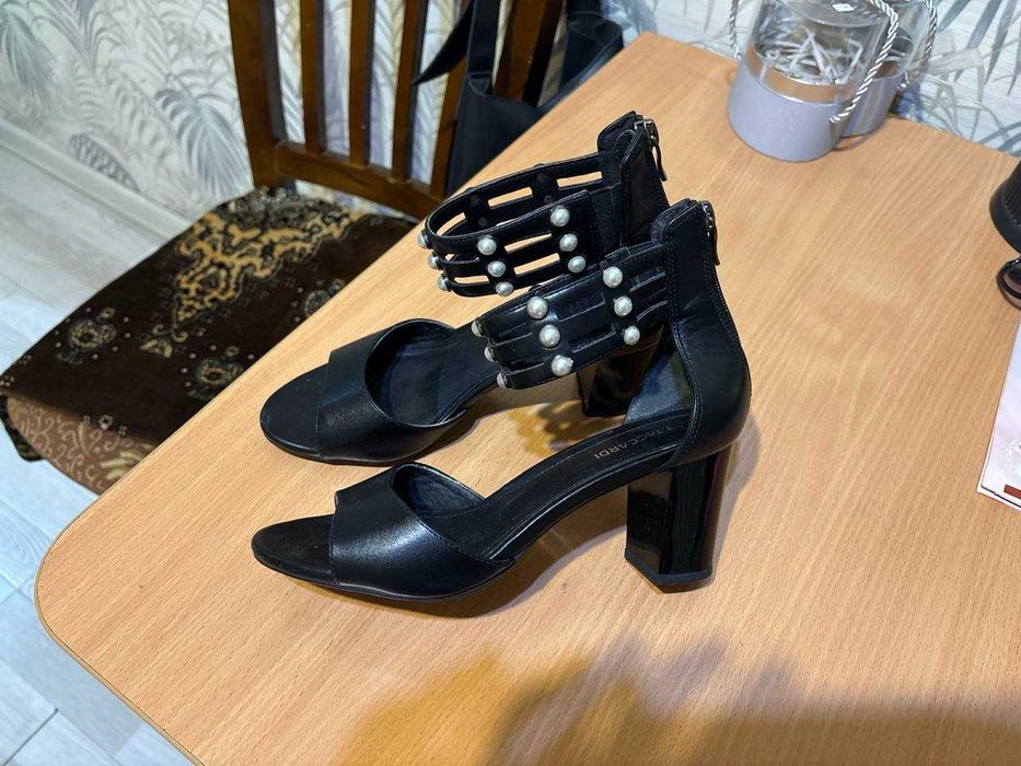 продам босоножки