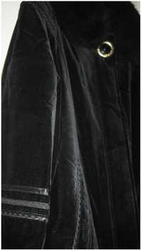 Велюровое пальто с ламой, оригинал, на 42-44-46 размеры - 55,000 тенге