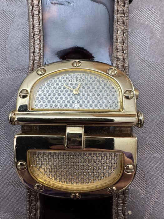 Продам часы фирмы Guess женские с кристаллами