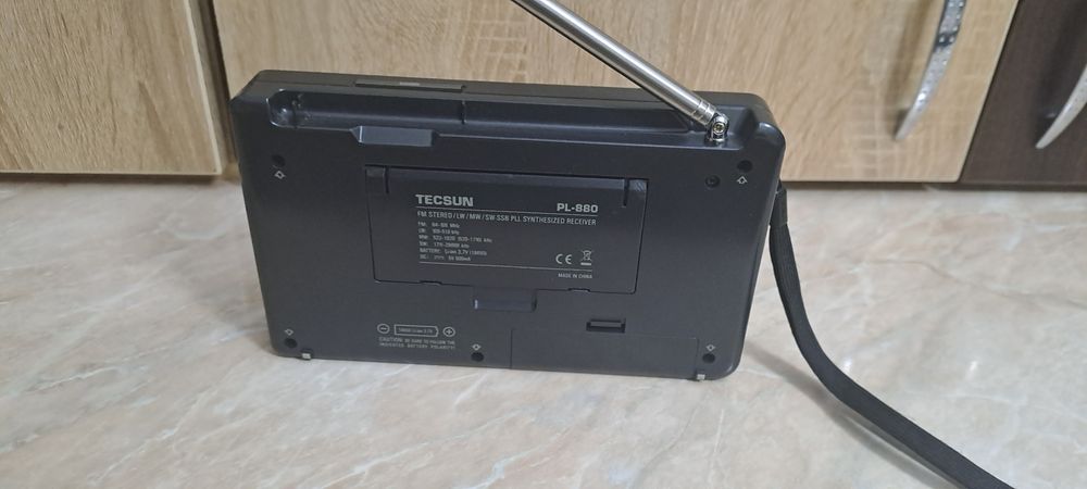 Vand radio TECSUN PL880 putin folosit ,impecabil, calitate audio excel