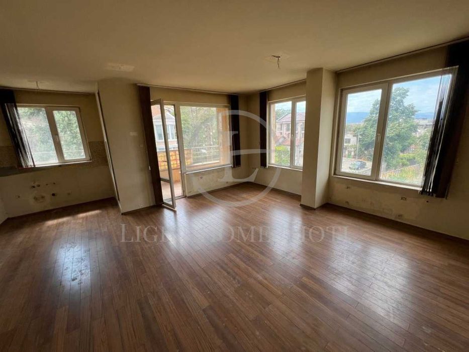 Продава се Многостаен апартамент в Пловдив, Център - 123 кв.м за 2025 €/кв.м - Снимка #1