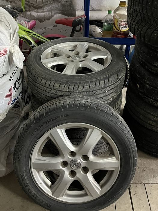 Комплект колесо диски с Тойоты Короллы