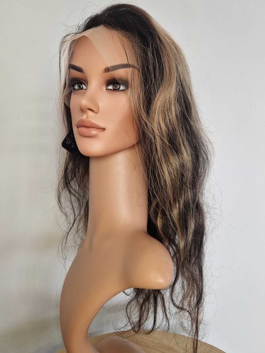 60 см естествена чуплива тъмно кафява перука с руси кичури с дантела