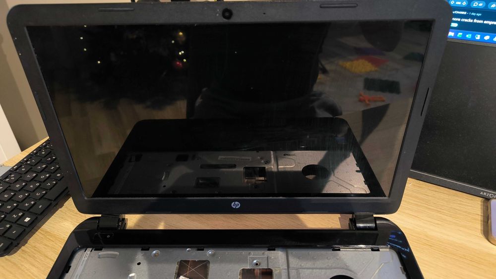 лаптоп HP 15 - r151nu - на части