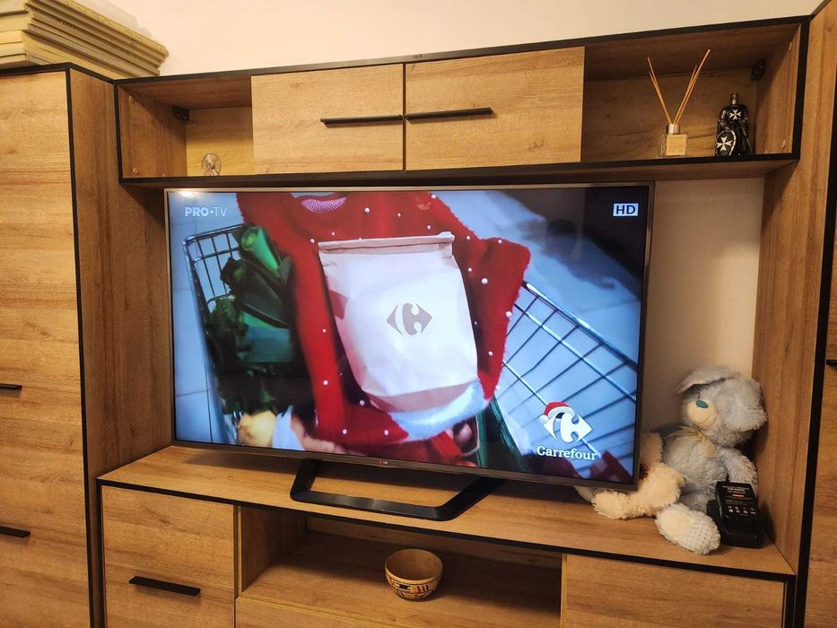 Televizor LED LG 3D 152 cm/ Netflix / Youtube + suport perete