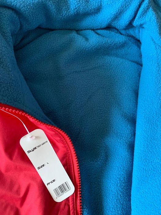 Vand geaca calduroasa M si L.