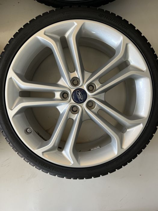 Оригинални джанти 19 цола 5х108 за Форд със зимни гуми 235/35/19