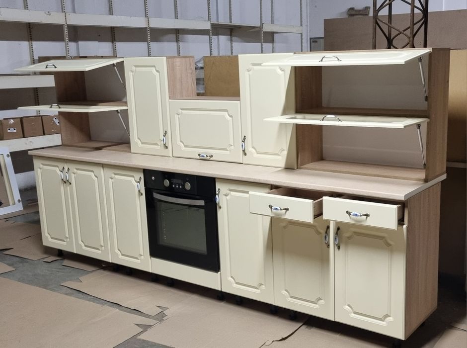 Mobila de bucatarie modulara noua, cu cuptor electric, fronturi MDF