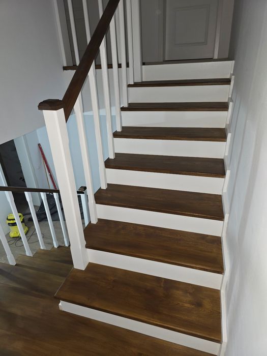 Scări din Lemn Masiv Producator