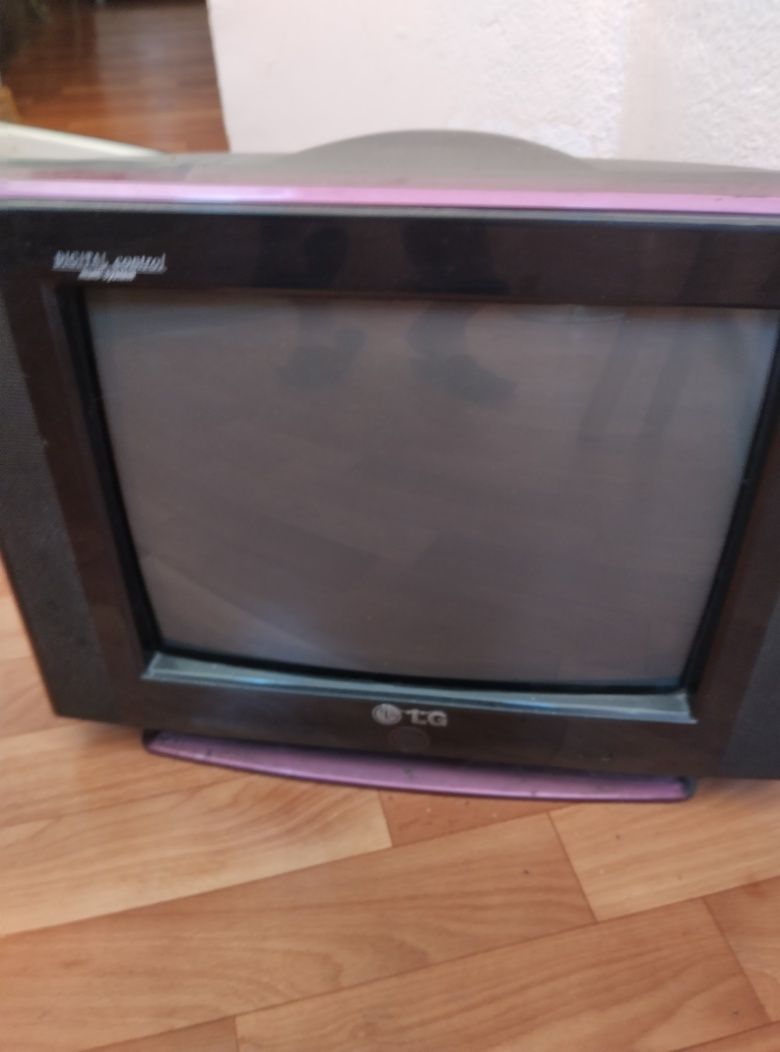 Два телевизора бу