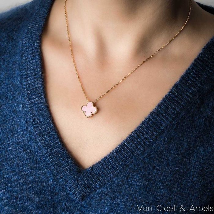 Van Cleef & Arpels VCA Gold Pink Opal Alhambra Clover Дамско Колие