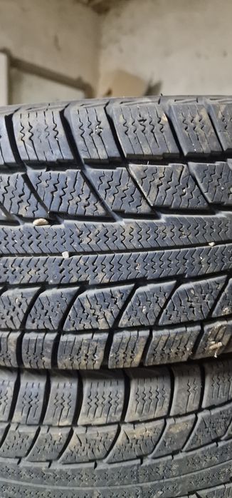 Продам всесезонную резину