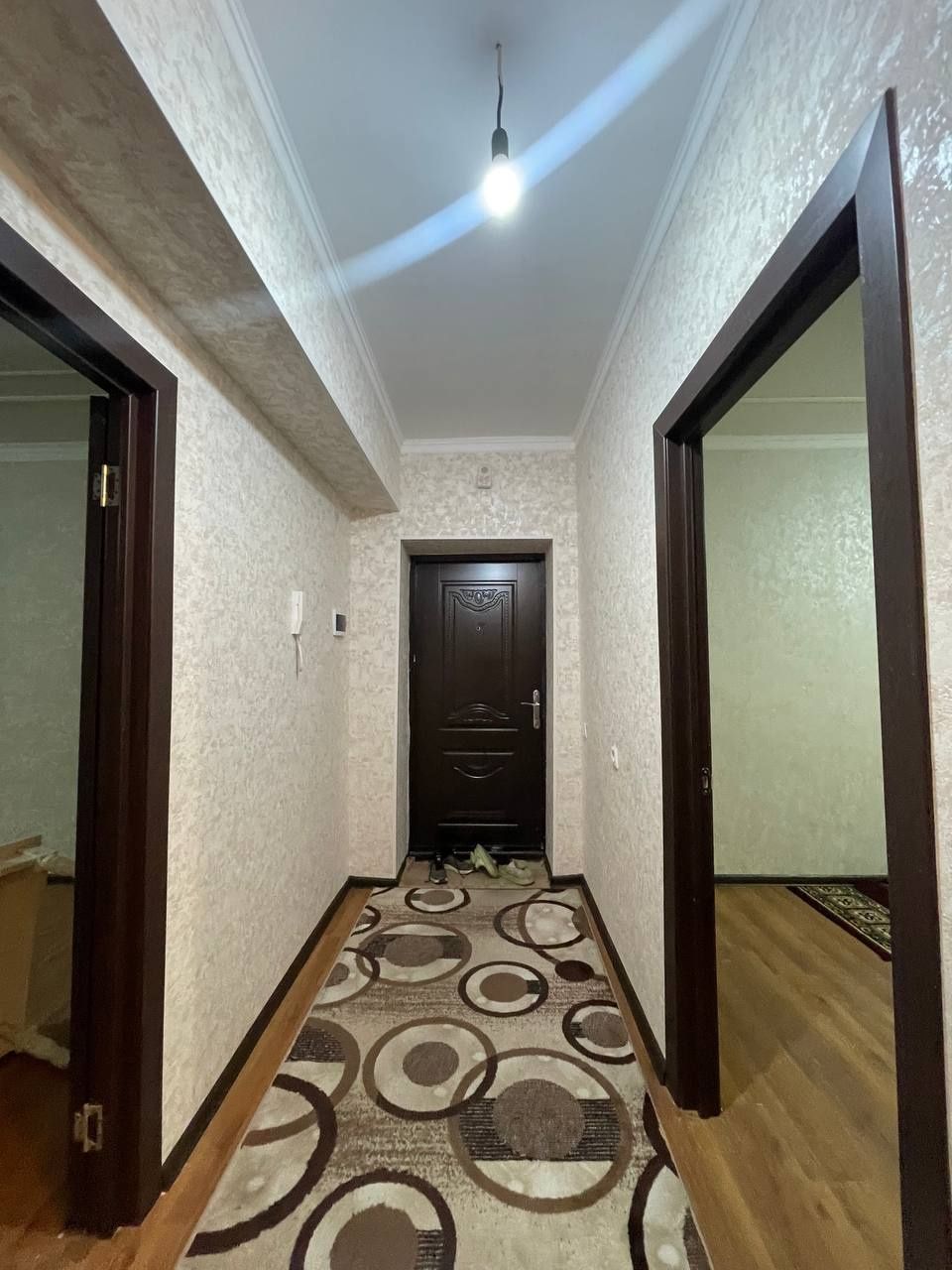 Продается 2/4/7, Янгиюль, Массив