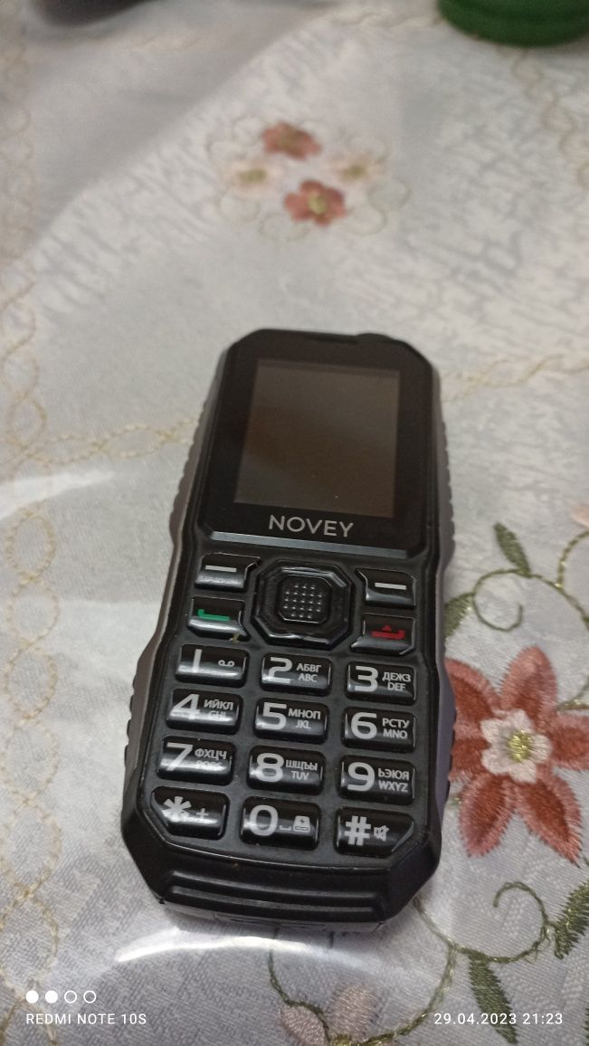 Продам телефон Novey