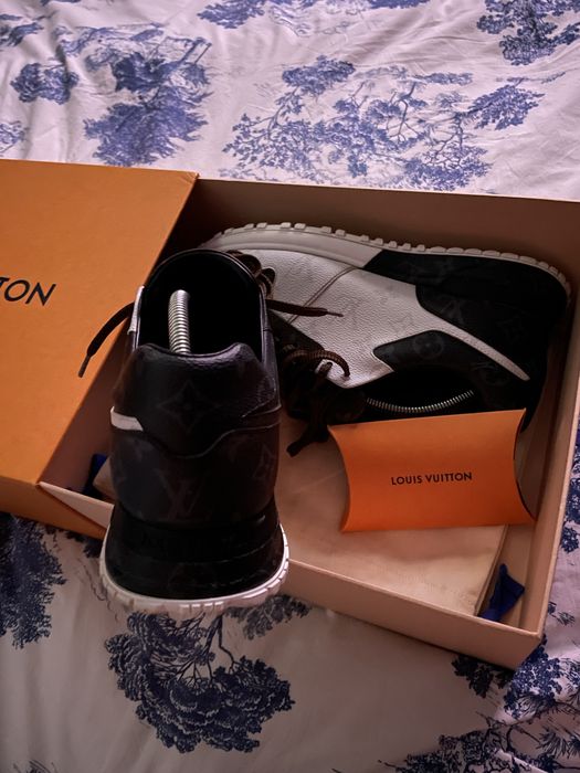 Vand o pereche frumoasa de adidas Louis Vuitton ORIGINALI % cumparati