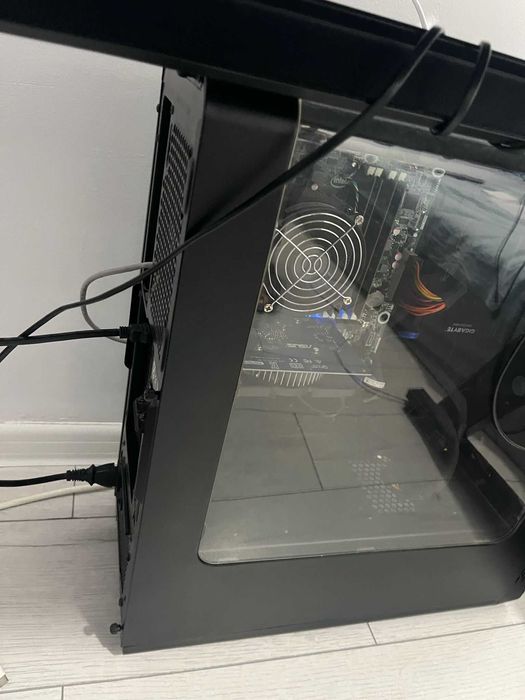 Vând PC gaming (placă video GTX, Intel i7, RAM 16GB) pt jocuri scoala
