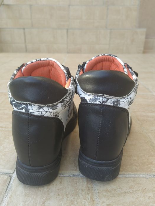 Обувки с вградена платформа 36 номер