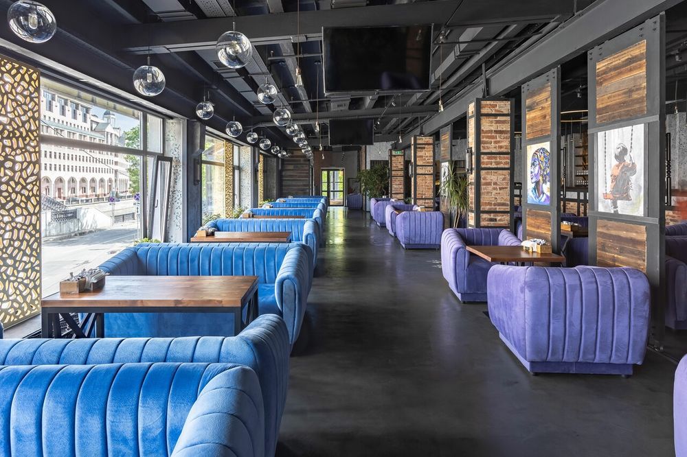 Kafe va restoranlar uchun mebel