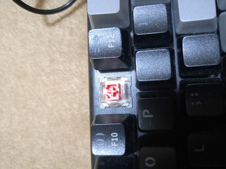 Tastatura mecanica si mouse de gaming cu lumini rgb