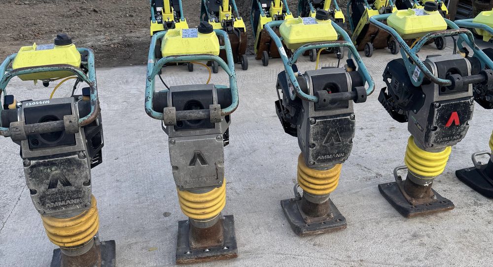 Inchiriez Mai compactor berbec picior AMMANN