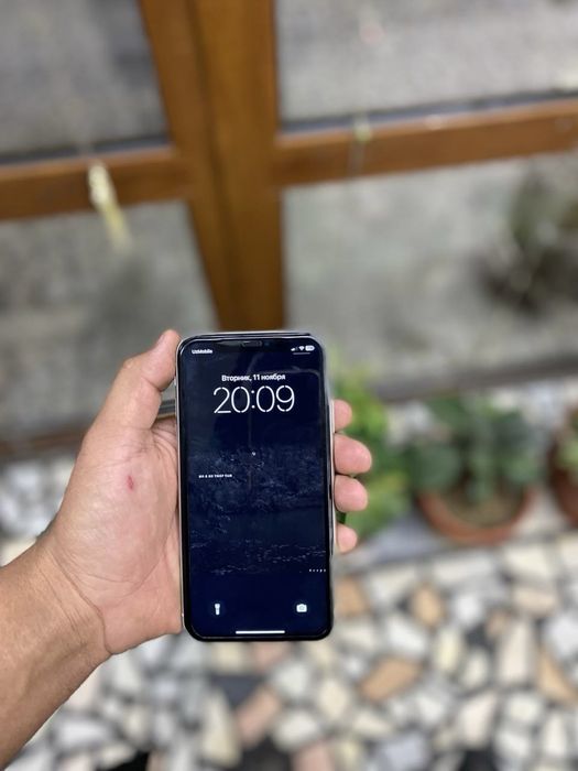 IPhoen- 11 soriladi ideal telefon xolati zor qrilgan chizilgan joyi yo