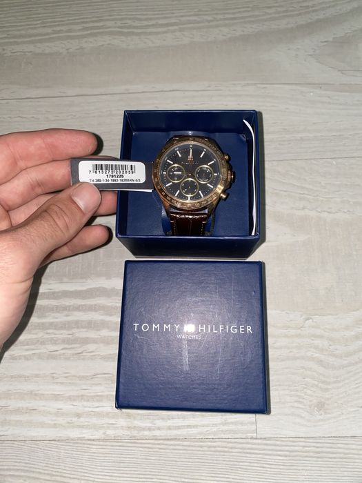 Часовник Tommy Hilfiger