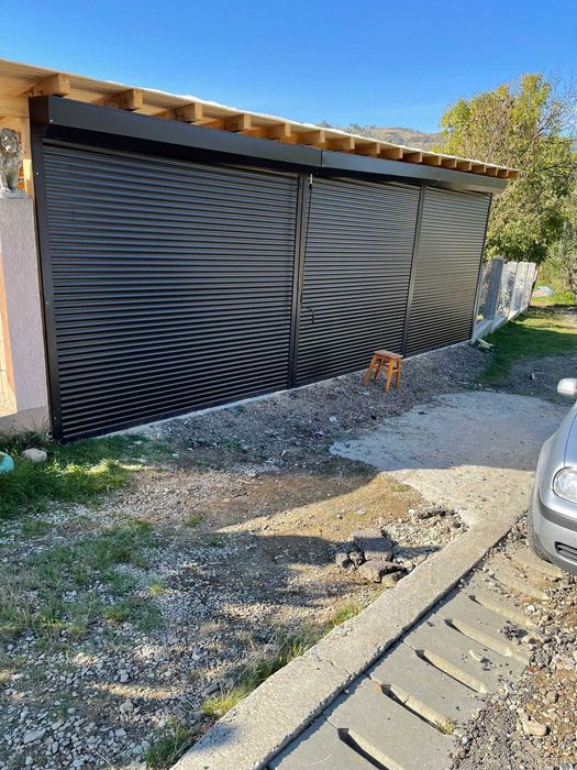 Usi:tip"rulou cu lamela din Aluminiu umpluta cu spuma poliuretanica.