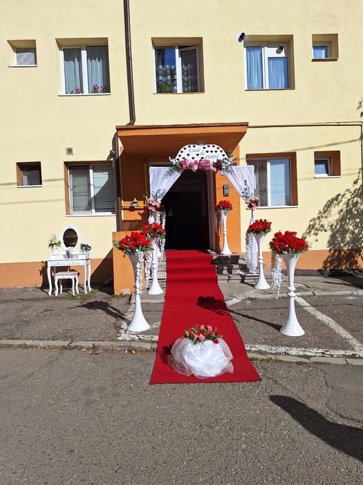 Decor si porumbei la evenimentul dv