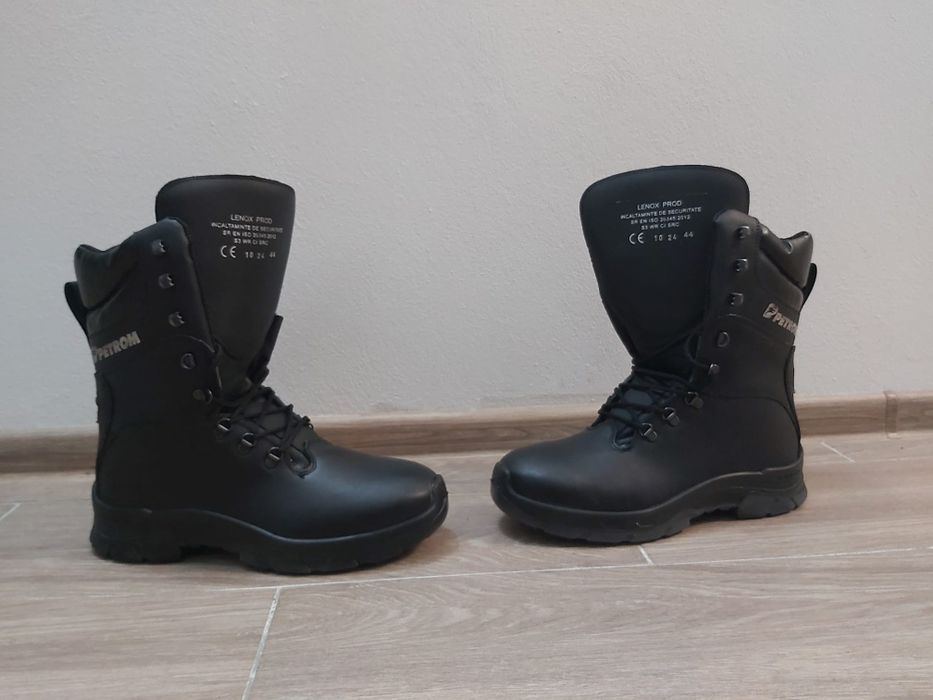 Vând bocanci de lucru