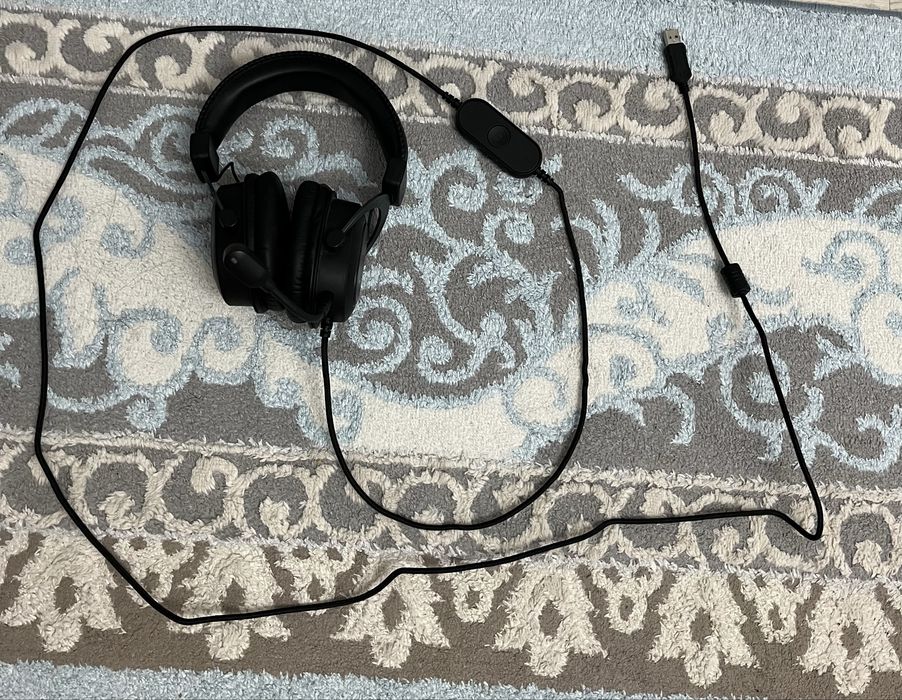 продаются наушники fifine h6