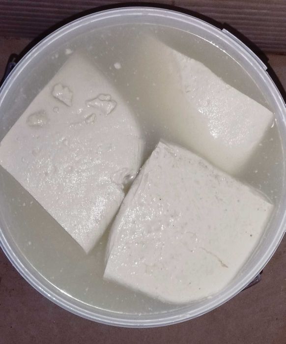 Telemea de vaca in saramură