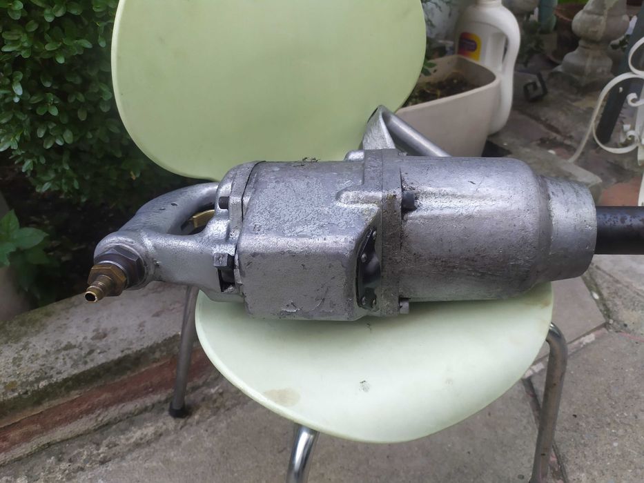 Голям гайковерт за камион , трактор, машини и др.