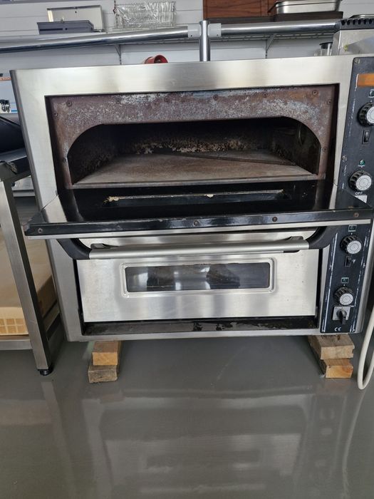 Пица фурна на ток.