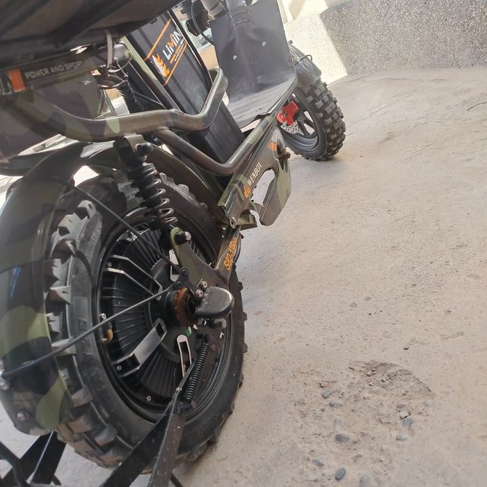 Qirilgan sirilgan joylari yuq o'zim rossiyadan ming dollirga tushgan.