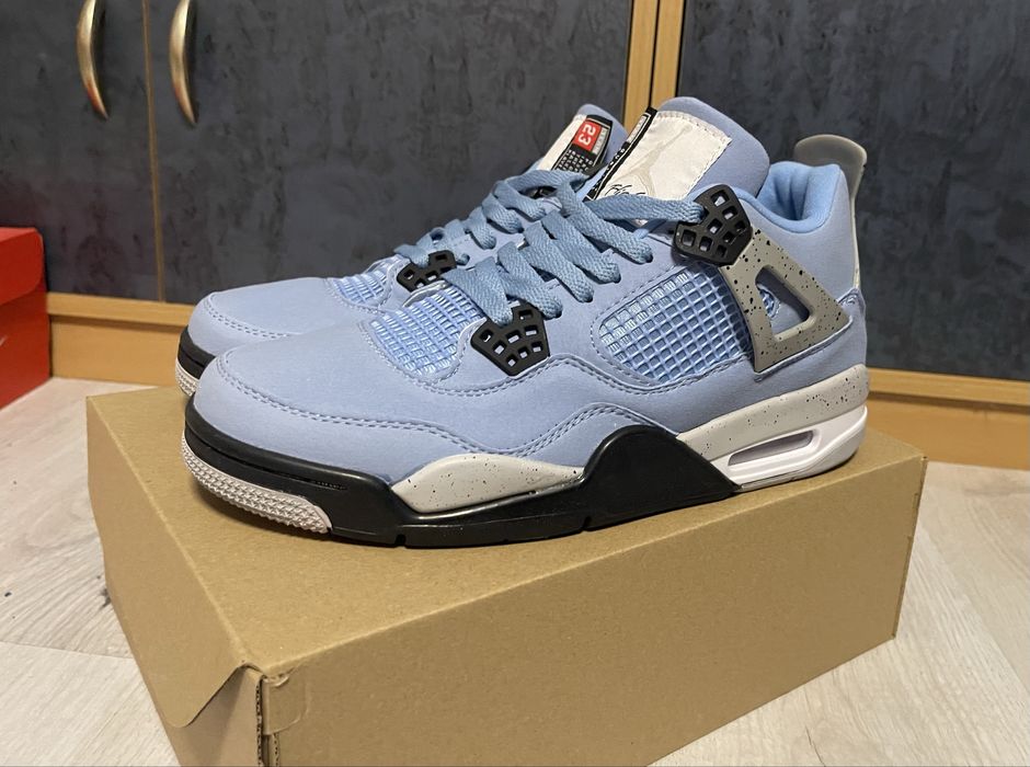 Jordan 4 Retro University Blue