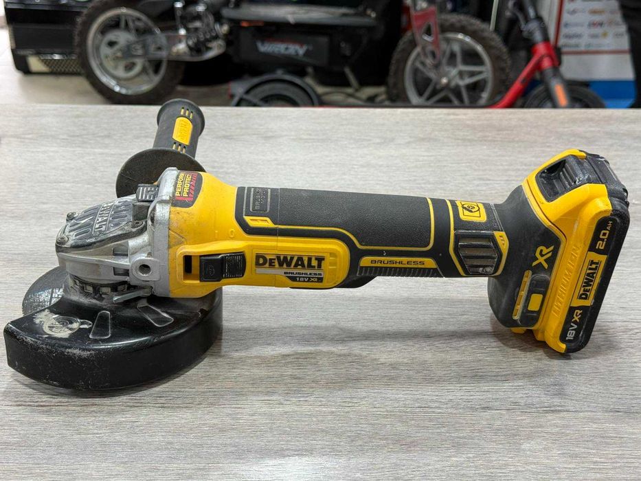 Акумулаторен ъглошлайф DeWALT DCG405