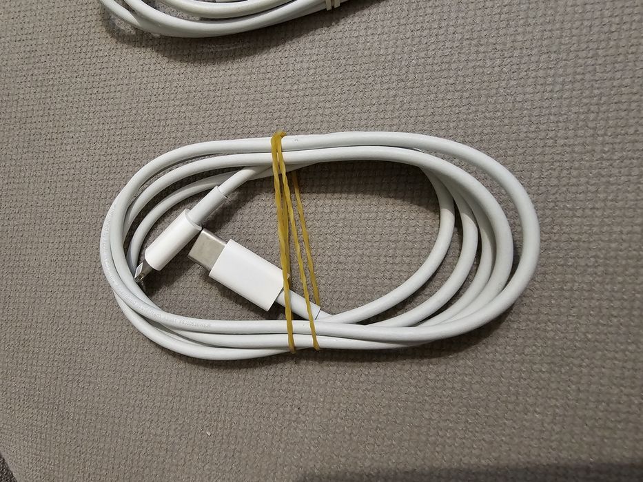Cablu original  Iphone, doar din cutia telefonului.