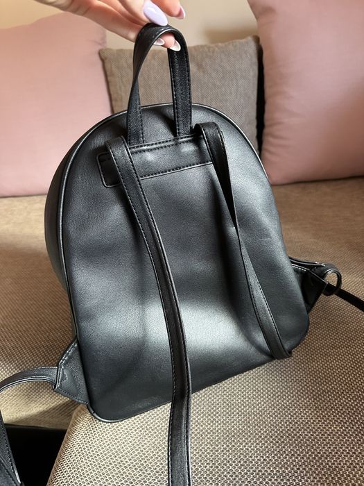 Кожена раница Guess