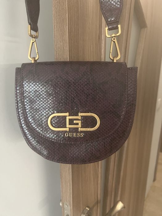 Чанта guess с една дълга дръжка
