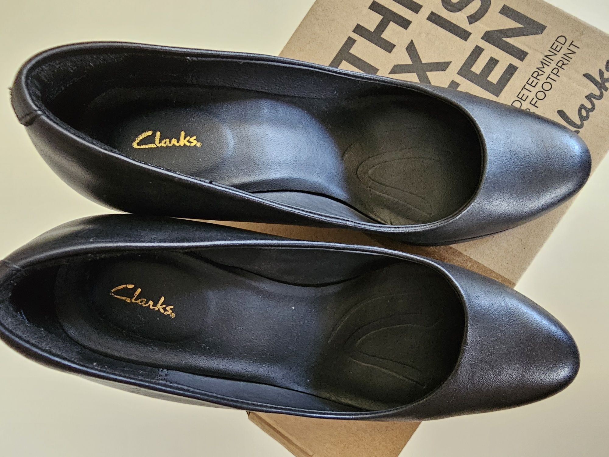 Дамски обувки Clarks