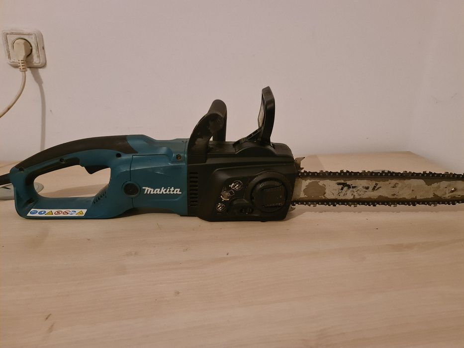 Drujba electrica cu fir Makita