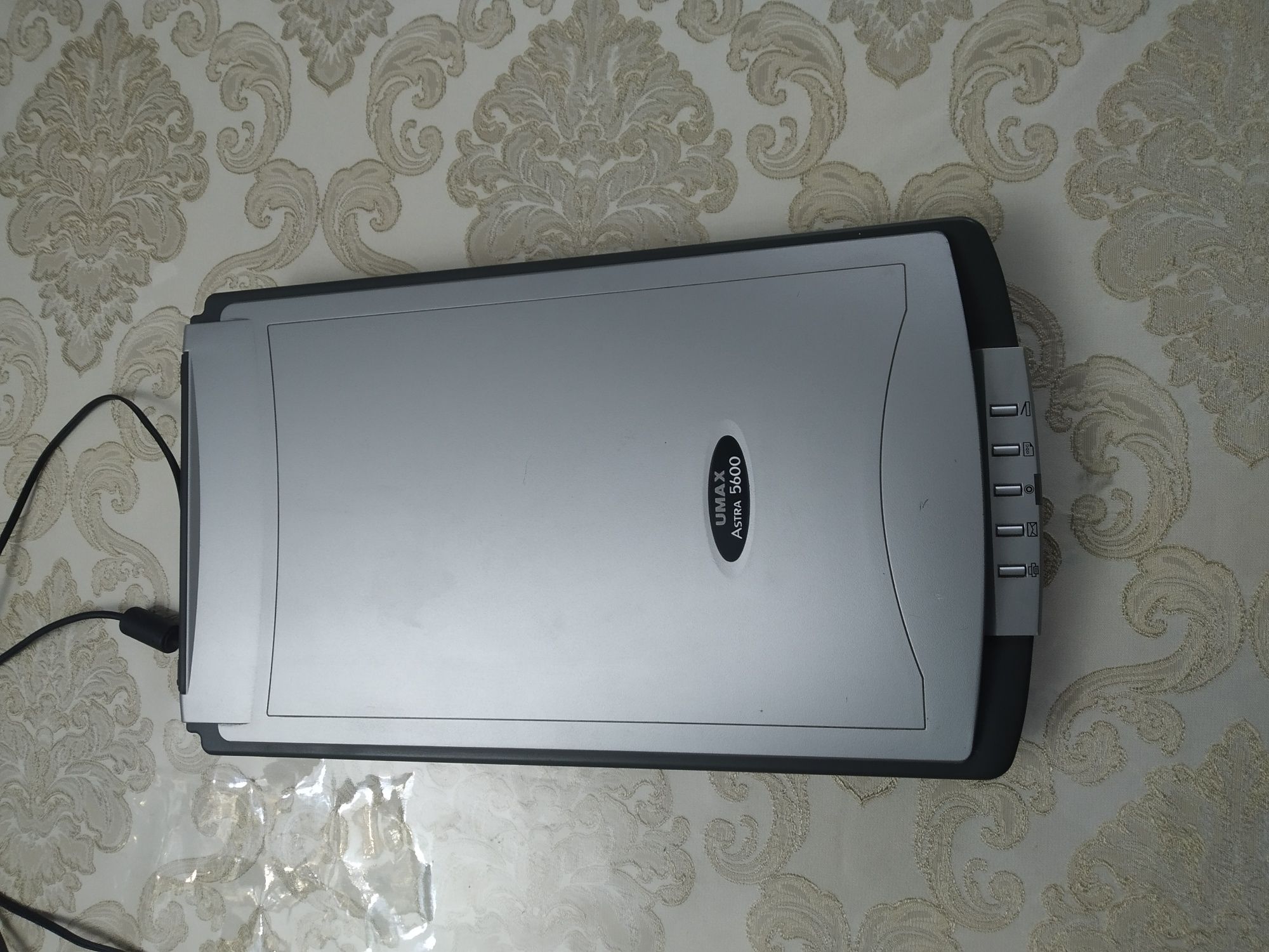 Продам сканер Umax Astra 5600