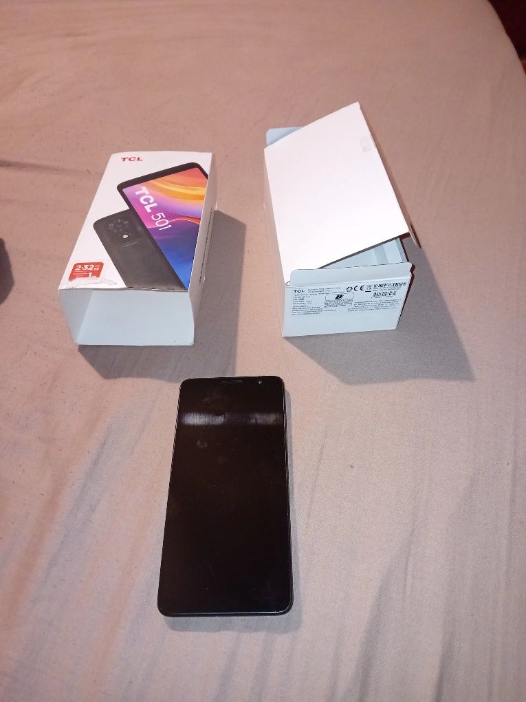 Продавам Телефон  TCL 501 Нов.