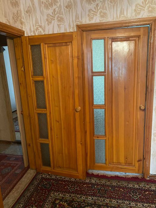 Продаются деревянные двери в хорошем состояние